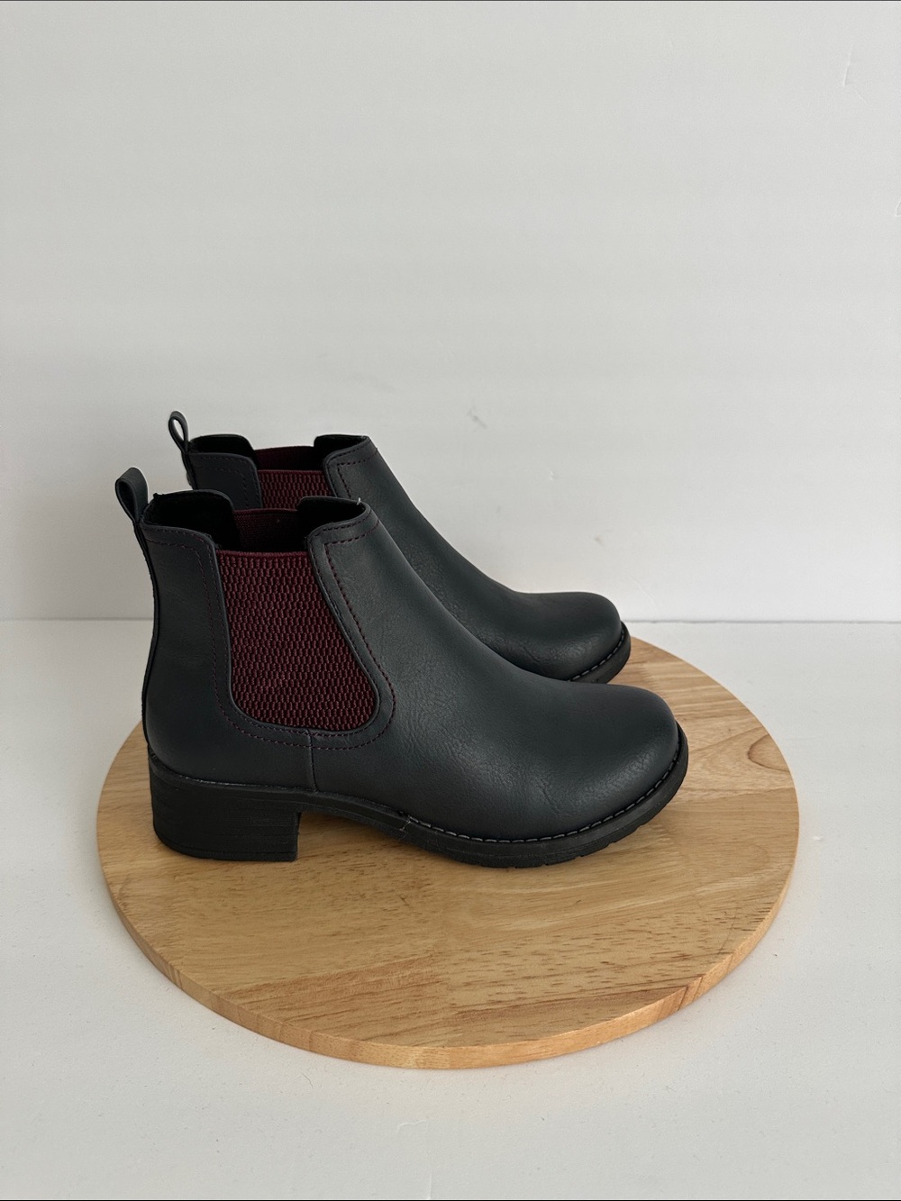 Eastland Womens Jasmine Block Heel Chelsea Boots